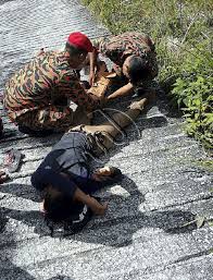 Bukit bakong ist nahe bei bukit lalang. Four Stranded Slipper Wearing Teen Hikers Rescued From Bukit Bakong