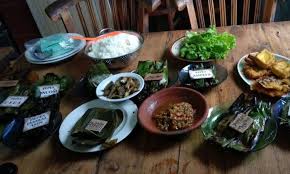 Tempat makan ini dikenal sebagai restoran ramen dan dessert yang sangat lezat. 10 Restoran Tempat Makan Di Purwakarta Paling Enak Murah Java Travel