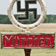 As symbols of the new germany, the four first deutschland erwache standards (nürnberg, landshut, münchen and münchen ii) were introduced on a party rally held outside munich in january 1923. Munchen Box For Deutschland Erwache Standard Third Reich U S Military Decorations Medals Badges Ribbons Books More