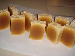 Savons Au Miel Recettes De Savons Cosmetiques Et Cuisine Bricolage Decoration Et Autres Occupations Recettes De Savon Savon Savon Au Lait De Chevre