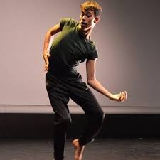 Cours de danse à toulouse professeur judith pubellier. Raphael Toulouse Etudiant En Art Du Spectacle Donne Des Cours De Danse Contemporaine Et Hip Hop Au Parc Niel A Toulouse