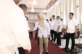 Wesly diwakili Herlina Hadiri Penyampaian Pemandangan Umum Fraksi terkait  RPJMD Kota Pematangsiantar - Harian Sumut