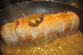 La ricetta del rotolo di tacchino ripieno è davvero facile e veloce e vi permetterà di servire in tavola un piatto dall'aspetto invitante senza fare troppo sforzo in cucina e dietro ai fornelli. Rolle Di Tacchino La Cucina Di Lalla