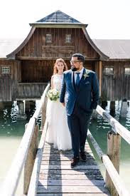 Getraut wird man meist vom kapitän selbst, der die trauung nach dem recht des staates vornimmt, unter dessen flagge das schiff fährt. Hochzeit Am Ammersee Auf Der Ms Diessen Und Im Restaurant Fischer Sonja Benny Hochzeitsfotograf Hochzeitsvideos Hochzeit Schiff