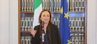 Nata a potenza l'11 settembre 1953, è coniugata e ha due figli. Covid Ministro Dell Interno Lamorgese A Natale Piu Controlli A Vie Shopping E Frontiere Problema Flussi Migratori Il Fatto Nisseno Caltanissetta Notizie Cronaca Attualita