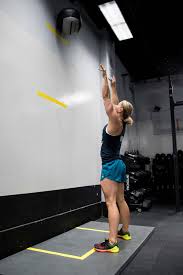 It looks simple enough, a bit of a cross between the squat and the push press, as demonstrated here by crossfit seminar staff member james hobart. 2017