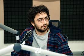 До этого, по словам стендапера, он целый месяц получал десятки угроз. Fotootchet Idrak Mirzalizade V Gostyah To Samoe Shou Radio Astana V Astane Luchshij Fotoportal Astany Paparazzi Club