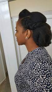 Pour Toutes Celles Qui Ont Les Cheveux Naturels La Blackeuse A Fait Une Petite Selection De Coi Coiffures Crepues Coiffure Cheveux Naturels Coiffure Naturelle
