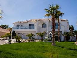 Spectacular Celebrity Mansion Sleeps 21 13 Beds Swimming Pool Game Room Las Vegas Vacation Rentals Vacation Rental Vacation