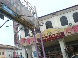 Dan apabila dalam musim perayaan. Eatingasia Ipoh Biscuit Wars