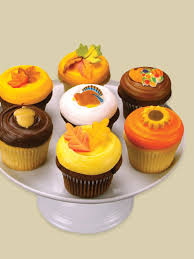 Learn how to decorate a cupcake to look like a decorating a stunning cupcake is as easy dipping the tops in this spiced cupcake recipe. Decorating Idea Autumn Thanksgiving Cupcakes