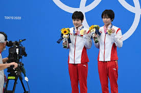 Chinese pair chen yuxi and zhang jiaqi have won the women's synchronised 10m platform. Zz6e1puvlnchem