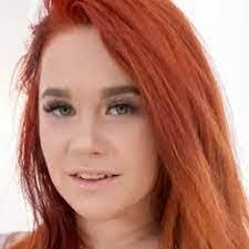 Heather Dew's Instagram, Twitter & Facebook