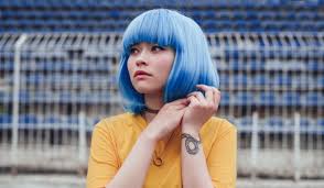 Thanks to the rainbow hair trend, a growing number of women are dyeing their locks in fun, bright hair colors. How To Dye Blue Hair Bellatory