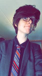 Tumblr is a place to express yourself, discover yourself, and bond over the stuff you love. Geekasaur I Have A Meeting And I Just Woke Up So I M Literally Wearing A Tie And Blazer Over The Clothes I Androgynous Haircut Ftm Haircuts Androgynous Hair