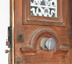 Porte D Entree Ancienne Plein Bois Composee De 2 Vantaux Bois Grille En Fonte Entree