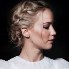 Jennifer Lawrence takes a tumble at "Hunger Games" Madrid premiere