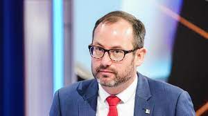 I když vás pak někteří nebudou mít v oblibě. Jan Farsky Se Vzda Poslaneckeho Mandatu Cnn Prima News