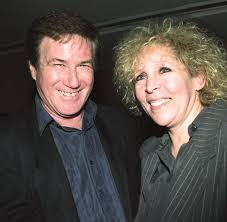 דייב לינוביץ' אחיו של מייק ואביה הביולוגי של טלי. Iml9gzcn6isrem