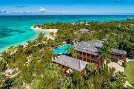 Gibson, wenn auch noch voll bei der sache, gibt aber wenigstens dem minenspiel etwas zucker und reißt seine 3 tage am set. Das Traumanwesen Von Bruce Willis Auf Parrot Cay Island