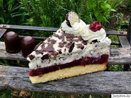 Schaumkusstorte Mit Kirschen Mandelzeiten Schaumkusstorte Kuchen Und Torten Schokoladenkuchen Rezept