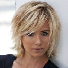 Cheveux droits s … read more. Idee Tendance Coupe Coiffure Femme 2017 2018 Coiffure Cheveux Mi Long Madame Tn Magazine Feminin Numero 1 Mode Beaute Shopping Lifestyle