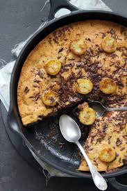 Gateau A La Banane Et Au Chocolat A La Poele J Ai Dans L Idee Une Gourmandise En 2020 Gateau Banane Cuisine Gateau A La Poele