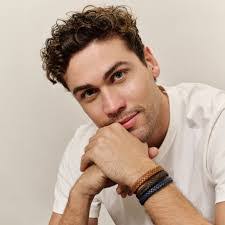 Lisa Plata's Instagram, Twitter & Facebook