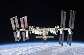 «nos amis à bord de l'iss nous attendent et on ne voudrait pas être en retard, ils ont préparé ma chambre très récemment et ont. Fd8ckxt31sy0zm