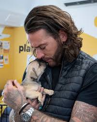 Sorry I can't come out tonight, I'm watching Pete Wicks For Dogs' Sake⁣  🐶🤭⁣ ⁣ Tune in to see Dave the puppy who needs urgent treatment for a  badly broken leg. As