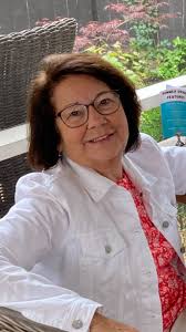 Linda Kaylor's Instagram, Twitter & Facebook