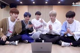 اهنگ بوی ویت لاو از bts,آهنگ بی کلام بوی ویت لاو بی تی اس | boy with luv bts,وقتی bts و txt باهم بوی ویت لاو و می خونن:) کپی ممنوع. Watch Txt Adorably Reacts To Their Cat Dog Mv Soompi