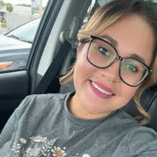 Who else has read this book and needed to mark tabs in it to refer back  to?! 🤣 So GOOD and I am only half way through! No spoilers please ☺️