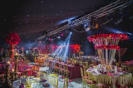 Wedding reception menus that allow the guests to move around have taken over in recent times. The Varma Wedding Sanjay Foods