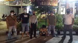 Kau, kau hadir didalam hidupku (dalam hidupku) dan, hanya kau kau yang memahamiku (memahamiku) kita lewati bersama. Https Padang Tribunnews Com 2021 07 11 Ppkm Mikro Di Kota Padang Petugas Tim Gabungan Datang Nasihati Pedagang Lalu Pengunjung Menjauh Https Cdn 2 Tstatic Net Padang Foto Bank Images Mikro Ppkm Jpg Petugas Saat Melakukan Pengecekan