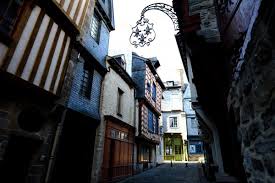 La course se passe en coucher de soleil pour renforcer son caractère médiatique… Les 10 Plus Belles Villes De Bretagne Escale De Nuit