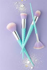 Hoy hablaremos de las brochas básicas de maquillaje y su uso ¿para qué sirve cada brocha? Manual De Uso De Las Brochas De Maquillaje