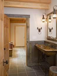 Come arredare un bagno con rivestimenti in pietra. Pietra E Legno Per Il Bagno Rustico