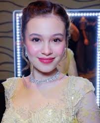 krystal mejes, the prettiest >>>