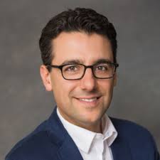 How many people move from Australia to Iowa?