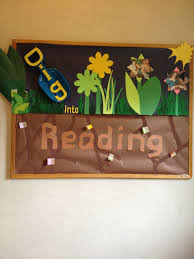 Your bulletin boards, windows, halls, displays and classroom doors will be instantly eye catching with our garden themed printable bulletin board letters. Pin By Taylor Seymour On Summer Reading 2013 Reading Bulletin Boards Library Bulletin Boards Garden Theme Classroom