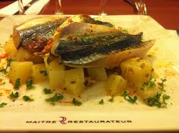 Filet De Maquereau Au Piment D Espelette Mirepoix De Pommes De Terre Vapeur A L Huile De Noix Pomme De Terre Vapeur Menu Du Jour Maquereau