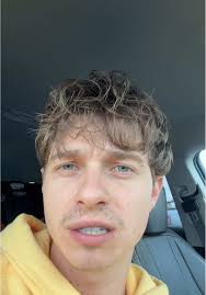 Navigating with GPS vs. Traditional Maps in 2025