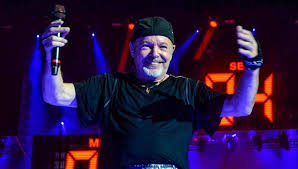 Vasco rossi ed il mondo di internet, due mondi ancora un po' distanti. Vasco Rossi Io E I Maneskin Ultimi Ribelli Rock La Repubblica