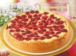 1 farfurie adanca plina de visine fara samburi. TartÄƒ Cu ViÈ™ine È™i SmantanÄƒ O SurprizÄƒ Dulce Pentru Cei Dragi Retete Usoare