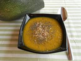 Con tan sólo 4 o 5 ingredientes humildes, se puede elaborar un plato sabroso y muy económico. Receta De Crema De Calabacin A La Curcuma La Cocina Alternativa