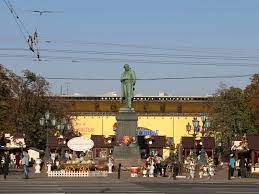 Пушкинская площадь (москва) — пушкинская площадь москва в центре — страстной монастырь. Pushkinskaya Ploshad Izi Travel