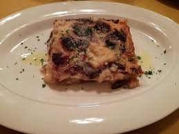 Sono una ricca ed elegante alternativa alla classica lasagna al ragù di carne che stupirà i vostri ospiti non solo al palato, ma anche alla vista grazie all'intenso colore violaceo delle. Lasagne Con Radicchio Di Treviso E Speck Picture Of Antica Osteria Ai Carraresi Treviso Tripadvisor