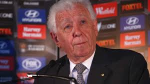 Frank Lowy undergoes surgery