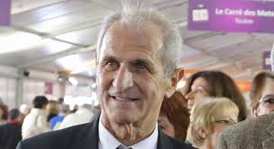 Hubert falco is a french politician who has been appointed secretary of state for development of the territory in the government of françois fillon on 18 march 2008. Entretien Avec Hubert Falco Pour Les 20 Ans De La Fete Du Livre Les Amis Du Maire